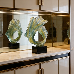 Lumière ondulante, vagues mouvantes : une histoire de flux et de reflux dans le cristal. Cette sculpture <span class=keywords><strong>a</strong></span> été sculptée et coulée par Bozhiyi - Product Image 3