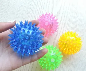 Ucuz 6.5cm vokal oyuncak glitter led kabarık topu düdük ışık pet oyuncaklar zıplayan top köpekler kedi oyuncak