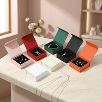 Boîte cadeau à bijoux avec couvercle magnétique, boîte d'emballage en carton estampé à chaud pour bagues, colliers, bracelets, boucles d'oreilles
