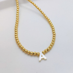 NP1050 Collier ras du cou délicat 4MM petite boule perlée en nacre plaqué or 18K 26 lettres de l'alphabet initiale - Product Image 4