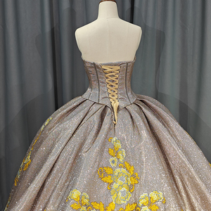Robe de bal de luxe jaune doré avec appliques en dentelle et décolleté cœur, modèle 6642 - Product Image 2