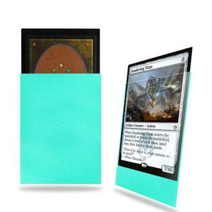 Funda Protectora para Tarjetas de Juego con Esquinas Redondeadas Rojas, Acabado Brillante y Duradero, Colección Fantasy - Product Image 6