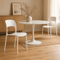 Chaise de restaurant d'extérieur en plastique PP coloré, design nordique moderne et abordable pour salle à manger