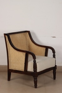 Elegante Silla de Madera con Respaldo de Mimbre Tejido y Estructura de Madera Sólida Resistente, Mueble Moderno para Hogar u Hotel - Product Image 3