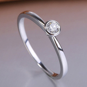 Anello da Donna Q748 in Oro Bianco con Diamante Taglio Brillante Rotondo Colore G Stile Minimalista per Fidanzamento - Product Image 1