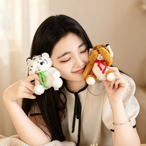 Venta al por mayor directa de fábrica: Lindo peluche de tigre con llavero y bufanda, naranja y blanco, OEM personalizado para regalo - Product Image 3