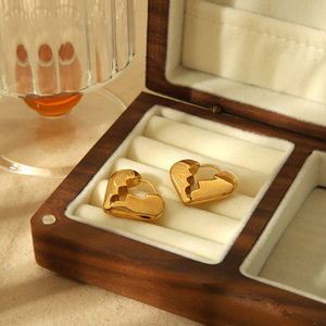 Heart-Shaped <b>Titanium</b> Steel <b>Stud</b> Earrings 18K Gold Plated For Gift Fashion Jewelry - Product Image 1