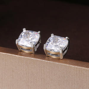 Pendientes de Cristal Blanco E604 con Engaste Geométrico, Joyería Unisex Minimalista para Uso Diario - Product Image 6