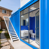 Villa modulaire à deux étages en conteneurs avec salle de fitness et balcon, verrière pleine hauteur à rupture de pont thermique, électricité conforme aux codes locaux