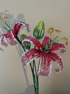 Bouquet décoratif de fleurs perlées, lys, décoration de mariage, cadeau de remerciement pour les enseignants, pour fête de mariage et cadeau de remise de diplôme - Product Image 1