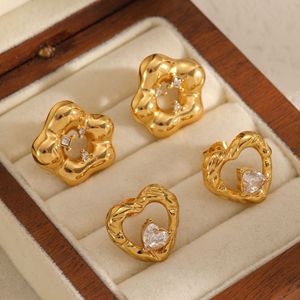 Pendientes de circonita en forma de corazón, chapados en oro, de acero inoxidable para mujer, joyería de moda para fiestas, diseño geométrico con engaste de garra - Product Image 3