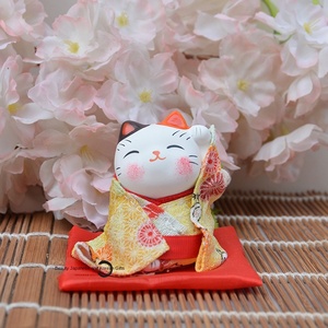 Graziosa Mini Statuetta in Resina a Forma di Gatto in Kimono Giapponese, Eco-friendly, Creative Sword Valley, Regalo per Auto, Matrimoni e Natale - Product Image 3