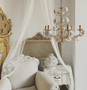 Candelabro de rosas de <span class=keywords><strong>porcelana</strong></span> estilo <span class=keywords><strong>Capodimonte</strong></span> blanco de hierro forjado italiano - Product Image 2