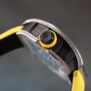 Reloj Tourbillon Premium con Diamantes, Diseño de Esfera Abierta, Mecánico, de Alta Gama para Hombre, con Correa de Tela Amarilla - Product Image 5