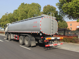 Camion de transport de liquides Sinotruk HOWO 26CBM SCS5313TGYZZ6 - Product Image 5