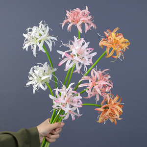 Fiori di Lavorazione Artigianale di Alta Qualità: 2 Tipi di Gigli Rossi Artificiali in Seta per Decorazioni Domestiche, Stanze Modello e Bouquet - Product Image 1