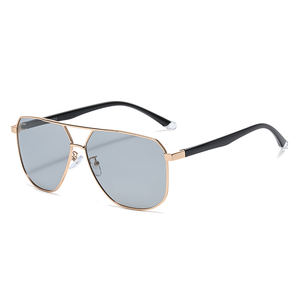 Occhiali da sole fotocromatici classici con Logo personalizzato a doppio raggio UV400 polarizzati alla guida di occhiali da sole pilota da uomo - Product Image 3