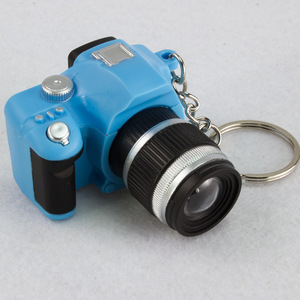 Porte-clés Appareil Photo Reflex Numérique Anime Cartoon, Mini Caméra Lampe Torche LED Ultra Lumineuse avec Batteries PVC Incluses - Product Image 3
