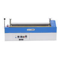 Machine à laminer électrique à colle thermofusible de bonne qualité avec pompe à roulement, boîtier en bois, haute productivité pour le revêtement de tapis antidérapant