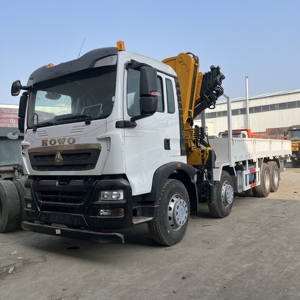 משאית מנוף ניידת משומשת מדגם Sinotruk Howo 8x4, 10-12 טון, מנוע Yuchai, גובה הרמה 12.8 מטר, מומנט גבוה, מערכת בולמי זעזועים MOOG/KYB, לעבודות בנייה. - Product Image 2