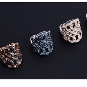 โรงงานผลิตแหวนแบบกำหนดเอง แหวนแบบโปร่งประดับคริสตัล แหวนสแตนเลสสตีลสำหรับผู้หญิง - Product Image 5