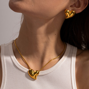 Ensemble de colliers avec pendentif en forme de cœur, ton or et argent, pour femmes, à porter au quotidien - Product Image 2