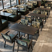 Combinaison table et chaises pour restaurant, type banquette