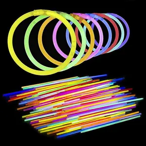 Groothandel Aanpasbare Multi-Color Glow Kettingen Armbanden Sticks Glow In The Dark Glow Stick 8 Colors Light Stick Mix Kleuren