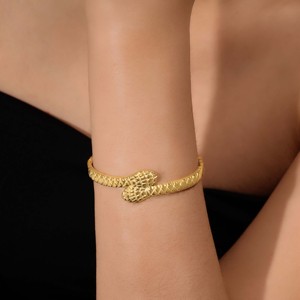 Brazalete Abierto de Acero Inoxidable con Baño de Oro de 18K, Diseño de Serpiente Texturizada, Brazalete Envolvente con Cabeza de Serpiente 3D, Estilo Retro de Lujo Ligero para Fiestas - Product Image 6