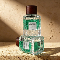 Flacon de parfum en verre vide de 100 ml avec design texturé côtelé, bouchon en bois et étiquette personnalisée, stock disponible en gros