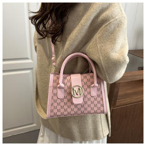 Yeni <span class=keywords><strong>M</strong></span>ükemmel Kadın Omuz Çantası Altın Rengi '<span class=keywords><strong>M</strong></span>' Monogramlı Sentetik Suni Deri Baskılı Çapraz Askılı Çanta İş Seyahat El Çantası - Product Image 5