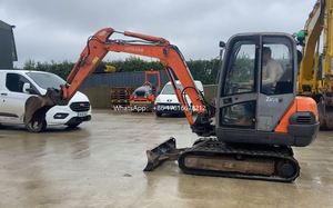 Mini-excavatrice sur chenilles Hitachi ZX30U de 3 tonnes, compacte, japonaise, avec moteur Isuzu et roulement. - Product Image 6
