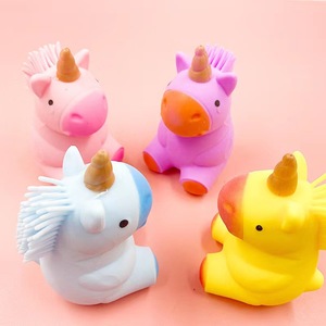 Juguete de unicornio antiestrés de nuevo diseño para niños, de material EVA, para apretar y hacer música, ideal para el comercio transfronterizo. - Product Image 2