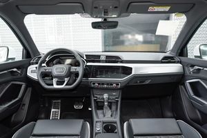 รถยนต์<span class=keywords><strong>มือ</strong></span><span class=keywords><strong>สอง</strong></span>ปี 2023 รถออดี้ <span class=keywords><strong>Q3</strong></span> SUV พวงมาลัยซ้าย เกียร์อัตโนมัติ ไมล์น้อย พร้อมหลังคาซันรูฟแบบพาโนรามา - Product Image 6