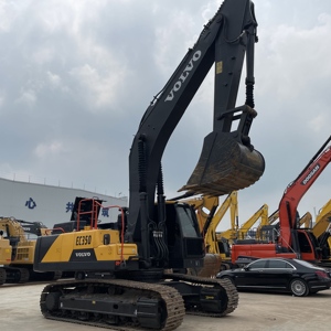 Volvo EC350 robuste et durable pour le creusement et le remblayage de fondations de sites industriels avec des matériaux granulaires lourds et volumineux - Product Image 1