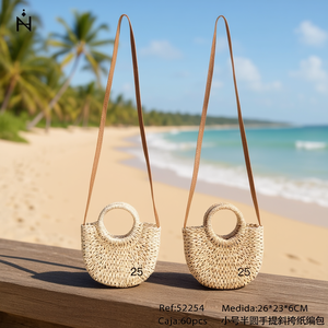 Piccola Borsa a Tracolla Semicircolare in Carta Intrecciata 26x23x6cm Mini Borsa da Donna - Product Image 3