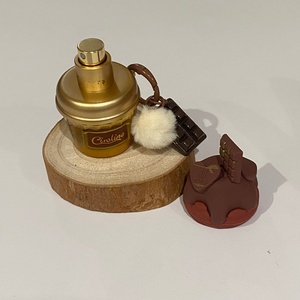น้ำหอม Gourmand Parfum กลิ่นดาร์กช็อกโกแลตฟัดจ์และคาราเมล ขนาด 15 มล. แบบสเปรย์ หอมหวานและหรูหรา ให้ความรู้สึกดุจคอลเลกชันน้ำหอม Gourmand - Product Image 3