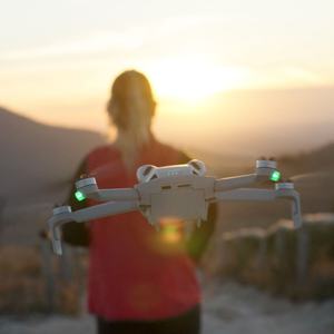 Мини-дрон DJI Mini 4 Pro «Всё в одном»: профессиональный мини-дрон с HD-камерой, дистанционным управлением и светодиодной подсветкой для полётов (игрушечный БПЛА) - Product Image 6