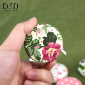 Cinta Métrica Retráctil de 1.5m, Cinta Métrica Suave para Medir el Cuerpo, para Sastrería, Confección, <span class=keywords><strong>Manualidades</strong></span>, Portátil, Métrica y en Pulgadas - Product Image 1