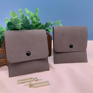Bolsas de Embalaje de Joyería de Terciopelo con Solapa de Microfibra de Lujo con Logotipo Personalizado, para Collares y Anillos, en Tamaños de 8*8cm/8*10cm - Product Image 4