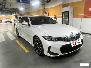 <span class=keywords><strong>BMW</strong></span> Série 3 Berline de Luxe 2022, Boîte Automatique, Conduite à Gauche, Intérieur Sombre, Idéale pour les Voyages Familiaux et Professionnels - Product Image 2