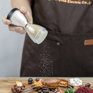 Capacité de 100ml Outil de camping en plein air en plastique Salière <span class=keywords><strong>Poivrière</strong></span> Pot à épices Bouteille avec couvercle Shaker - Product Image 6