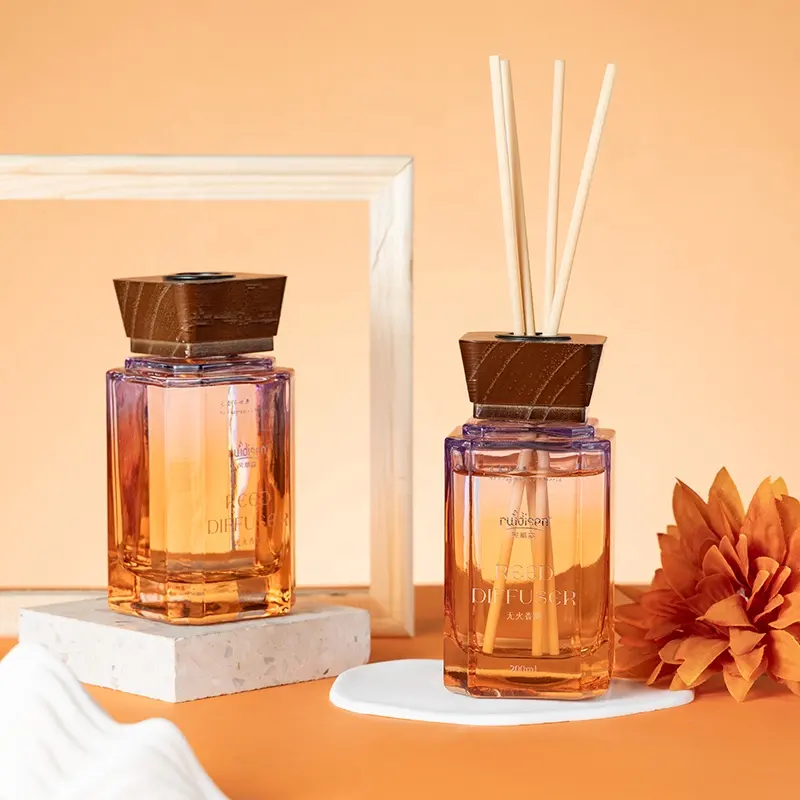 200 ml Luxusgeschenk individuelle Verpackung dekorative quadratische Glasflasche Aromatherapie Schilf-Diffusor-Set