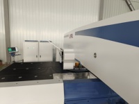 Prensa Punzonadora CNC de Torreta para Fabricación Automática de Muros Cortina de Aluminio