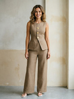 Ensemble tailleur tendance Y6118 pour femme : blazer sans manches à col rond et boutons dorés, et pantalon large – Idéal pour le bureau et les affaires