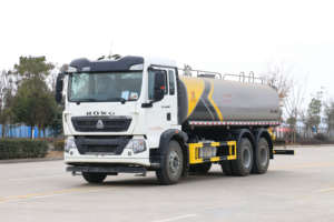 China Can Customize 4*2 Heavy Duty Dust Suppression Truck 5 Cubic Spray Truck City Road Greening <b>Sprayer</b> - Product Image 2