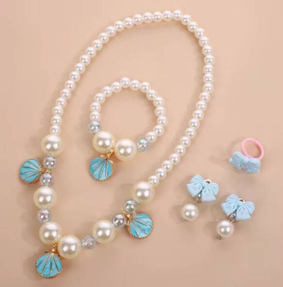 Collier et bracelet bleus