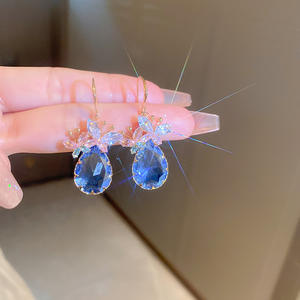 Nuevo diseño de joyería de verano para mujer, pendientes en forma de gota de agua, pendientes de gota de mariposa de circón con diamantes de imitación - Product Image 4