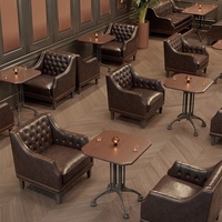 Ensemble table et chaises de style café américain rétro avec cadres en métal, meubles de restaurant en bois massif pour usage commercial