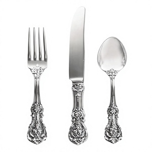 Juego de Cubiertos de Acero Inoxidable con Relieve Floral Escultural, Cubertería Portátil de Viaje con Cuchara y Tenedor - Product Image 1